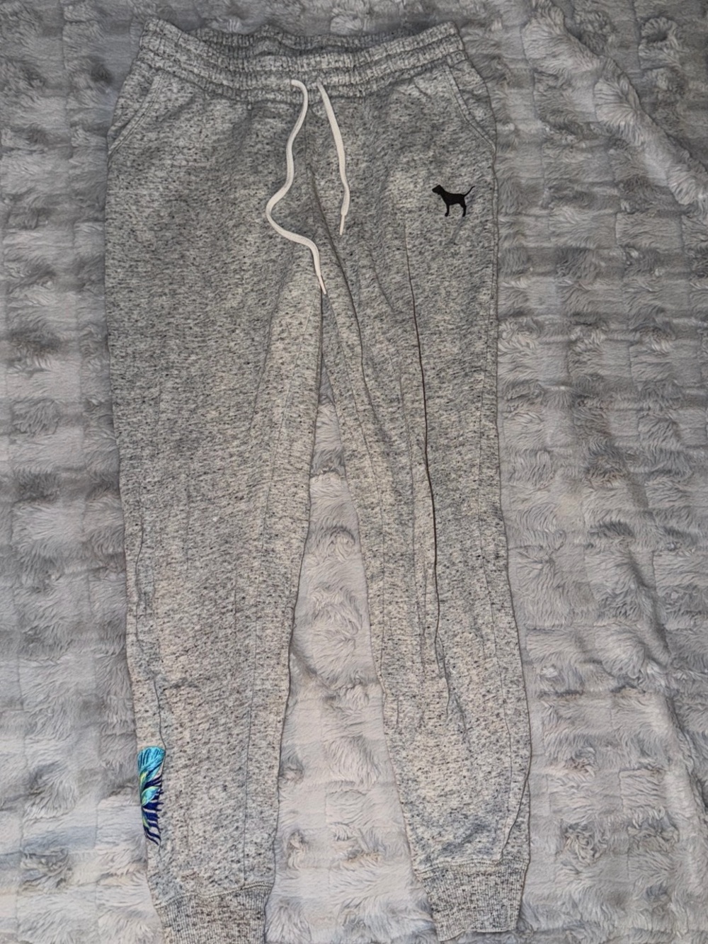 PINK Victoria's Secret Gray Sweatshirt Tag Detail